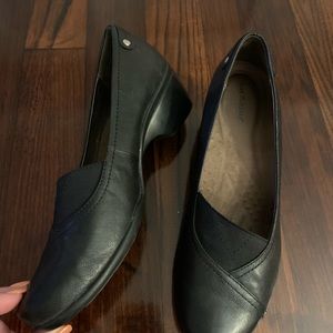 Super comfy Black Hush Puppies